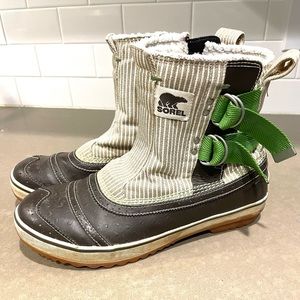 Sorel rain boots size 10